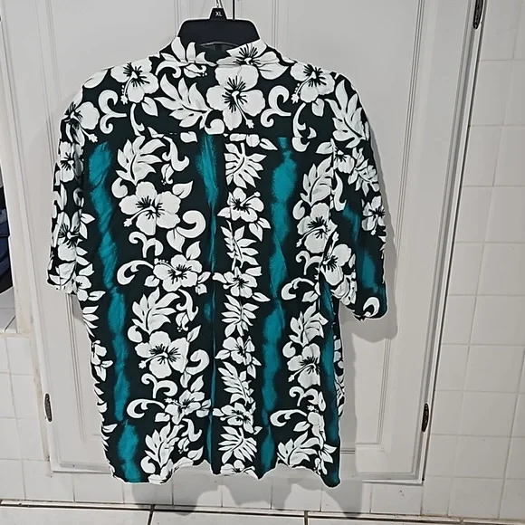 Men's Hawaiian Shirt - Picture 3 of 3